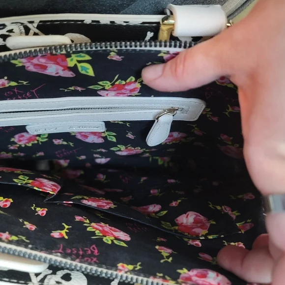 Betsey Johnson White Embossed Skull Tote - Picture 5 of 8